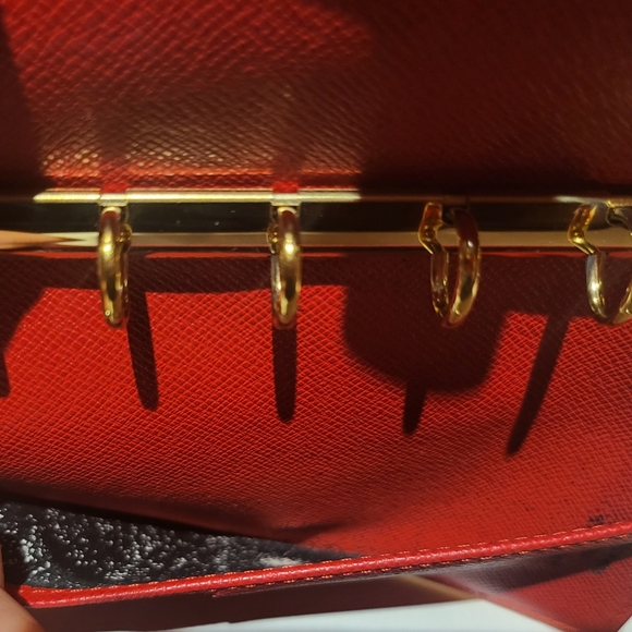 🔥SOLD🔥LOUIS🌻VUITTON EUC Epi Bifold Passport Agenda - Picture 12 of 16